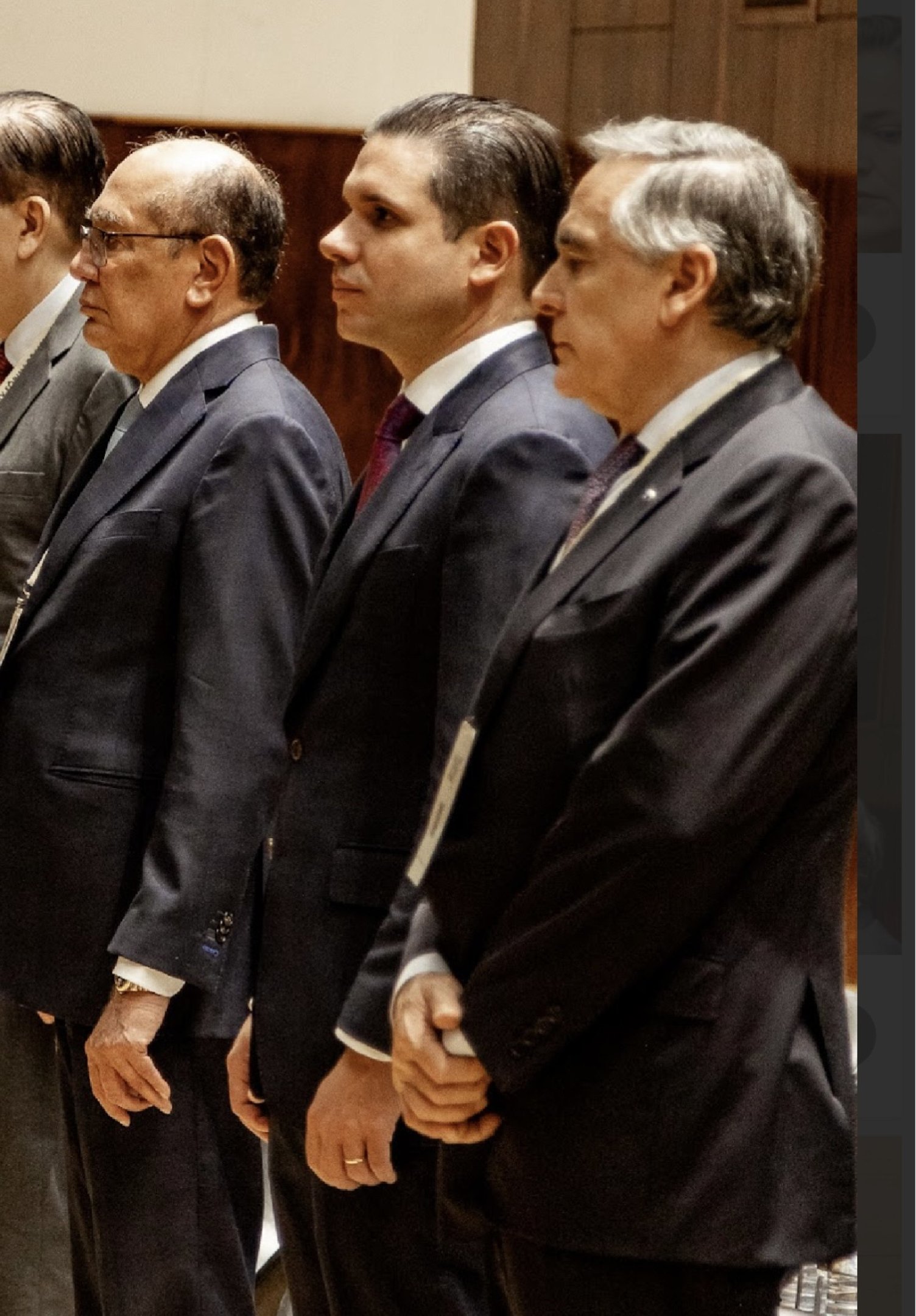 Representantes do setor de tecnologia discutem regulamentação da inteligência artificial em grande evento em Lisboa.