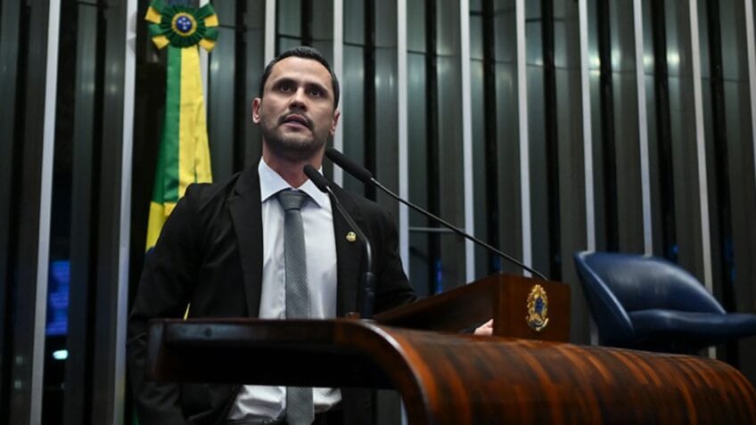 Zequinha e Cleitinho retiram assinatura de PEC alternativa à 6 X 1
