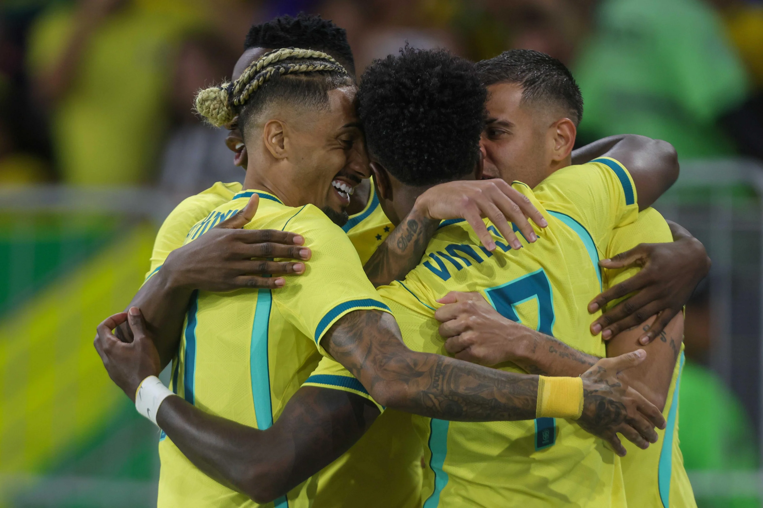 Luis Eduardo sorri ao pensar no retorno ao futebol após a Copa.