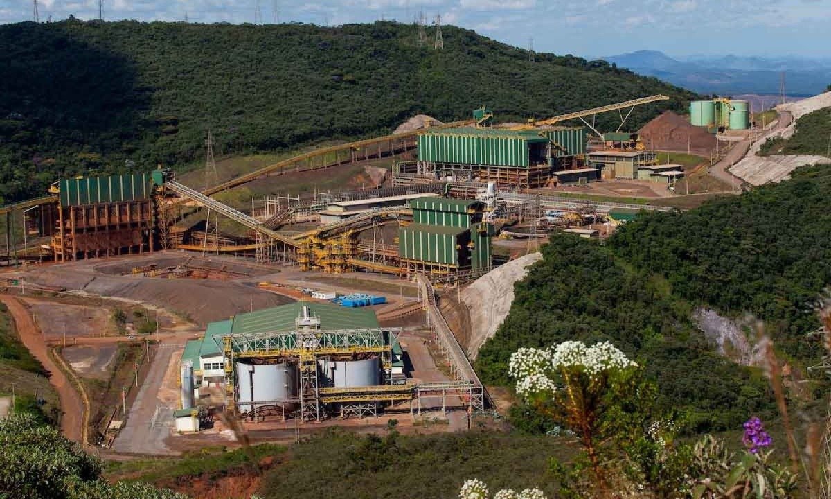Mineradores trabalham em uma mina de ouro em Minas Gerais, Brasil.