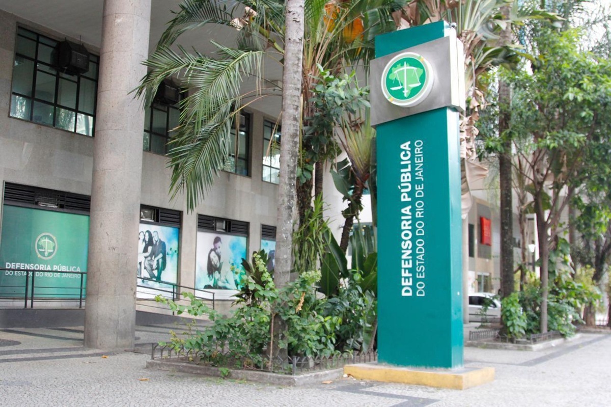 Candidatos estudam e se preparam para concursos públicos antes da publicação do edital.