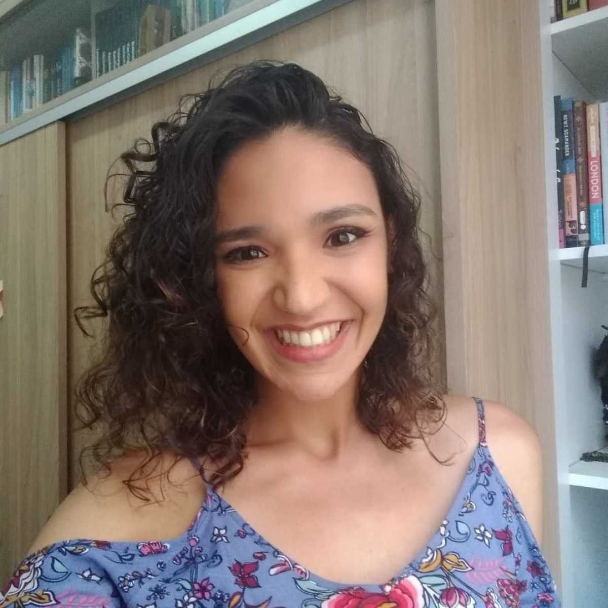 Acidente de trânsito com cinco veículos envolvidos na Grande BH, com duas pessoas feridas.