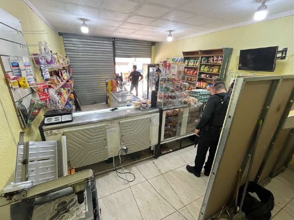 Levantamento de serviços e produtos monopolizados pelo crime organizado no Rio de Janeiro.