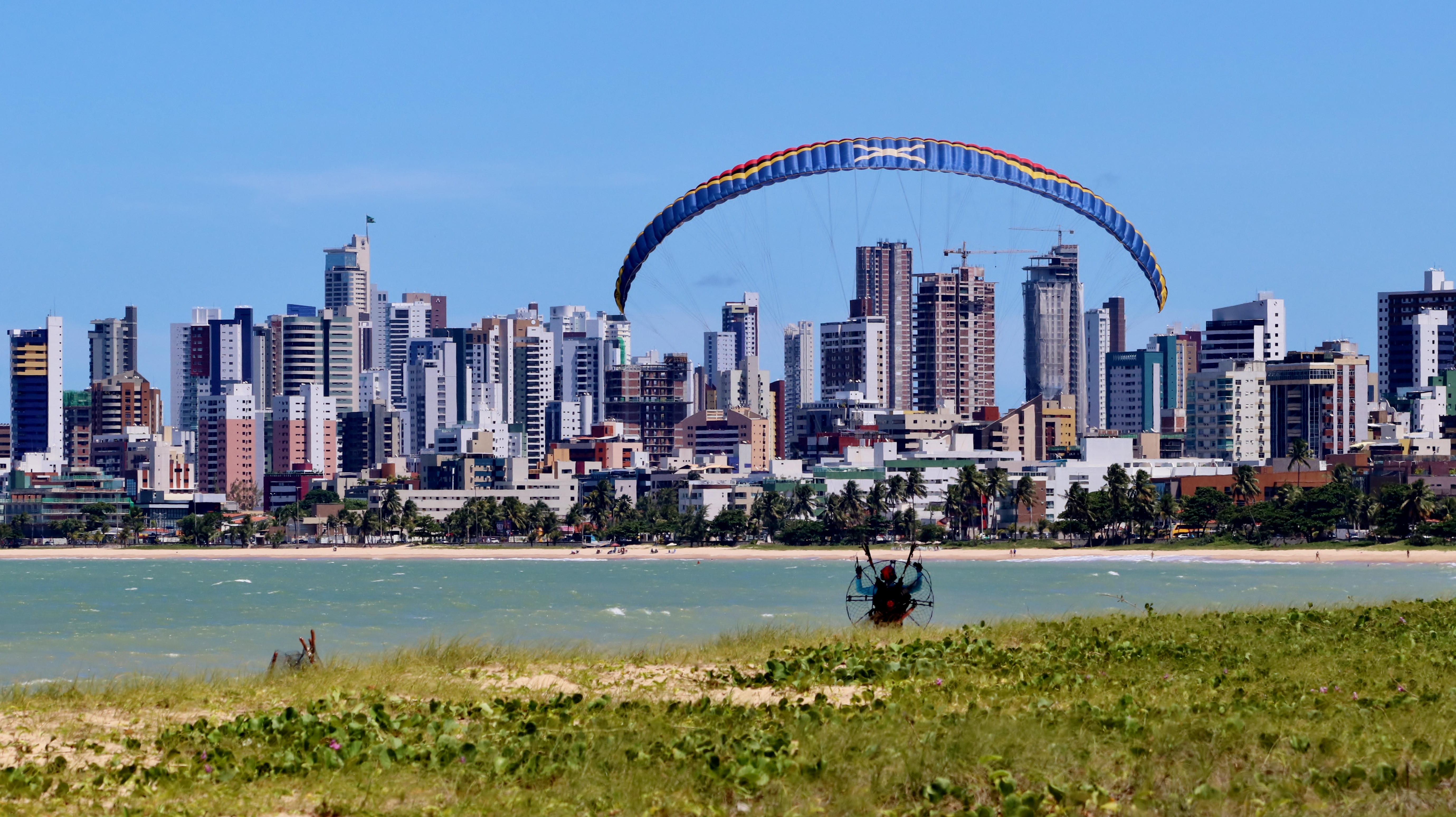 Cidade de João Pessoa comemora 441 anos com homenagens e fotos em homenagem.