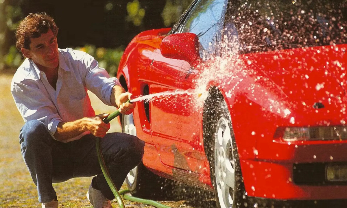 Honda NSX de Ayrton Senna em leilão, esportivo icônico à venda.