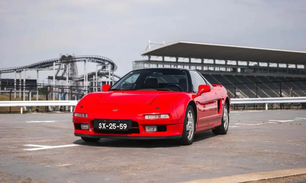 Honda NSX de Ayrton Senna em leilão, esportivo icônico à venda.