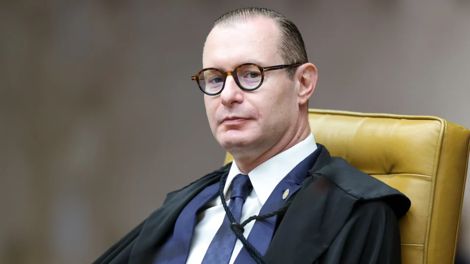 Justiça do Distrito Federal rejeita recurso de Gleisi ao Supremo Tribunal Federal em ação por difamação.